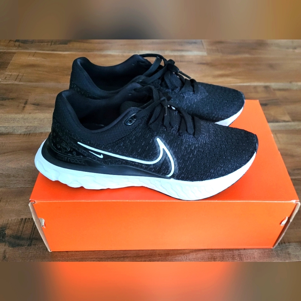 Women's Nike Flyknit runners 9.5
